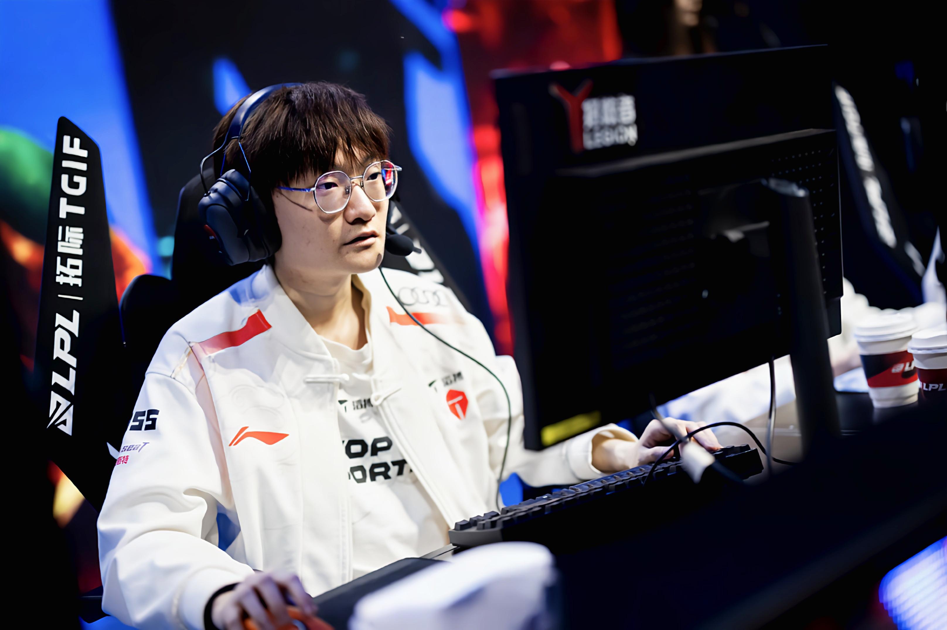 包含Scout连续二十场比赛得分超过逆转,SKT挑战极限!的词条 包含Scout连续二十场比赛得分超过逆转,SKT挑战极限!的词条